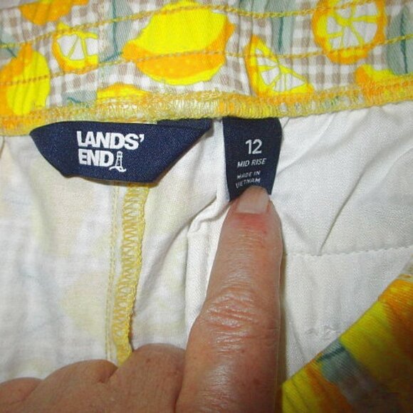 NEW Lands End PULL ON Bermuda Size 12 SHORTS Pockets SUNNY Knockabout LEMONS - Picture 4 of 9